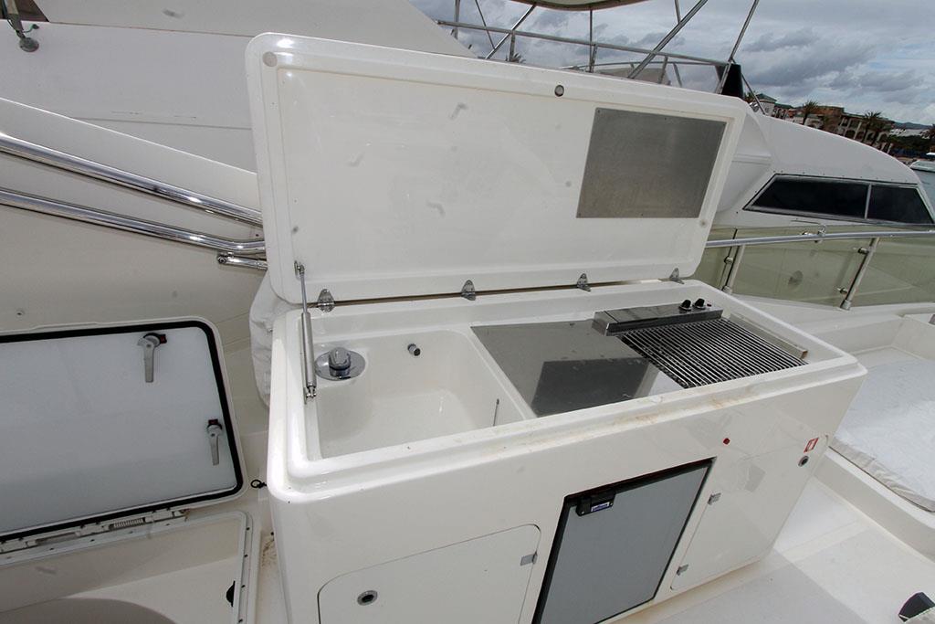 2005 FERRETTI YACHTS 731 